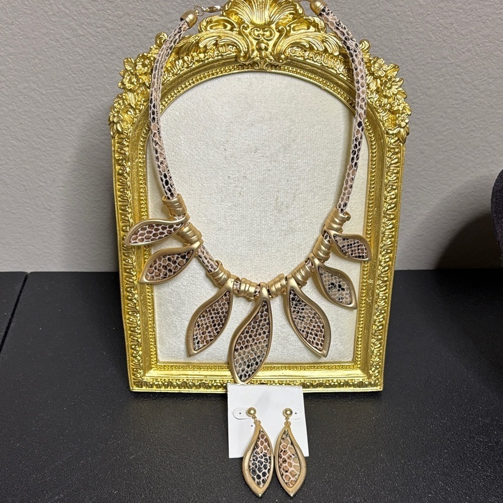 Unique Statement Faux Wild Animal Print Bib Necklace and Earring Set Tan Snake